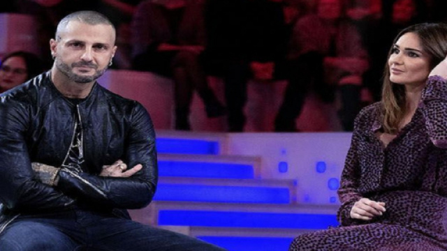 Fabrizio Corona a Verissimo perde un dente
