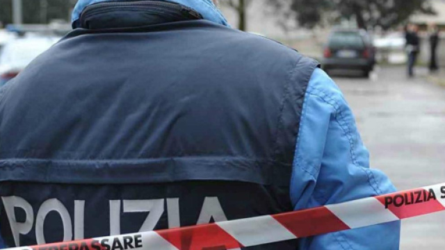 Un tunisino &egrave; morto ad Empoli durante un fermo di polizia. Era stato legato mani e piedi per 'contenerlo'.