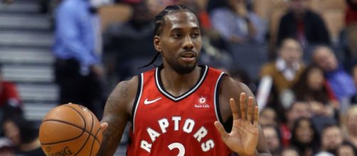 Kawhi Leonard calling plays for the Raptors &ndash; [image credit: Ximo Pierto/Youtube Screengrab]