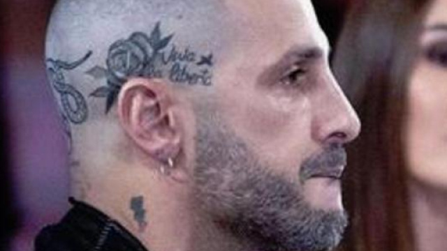 Fabrizio Corona a Verissimo perde un dente