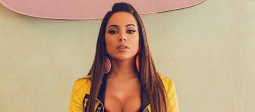 Anitta assume namoro (Reprodu&ccedil;&atilde;o: UOL)