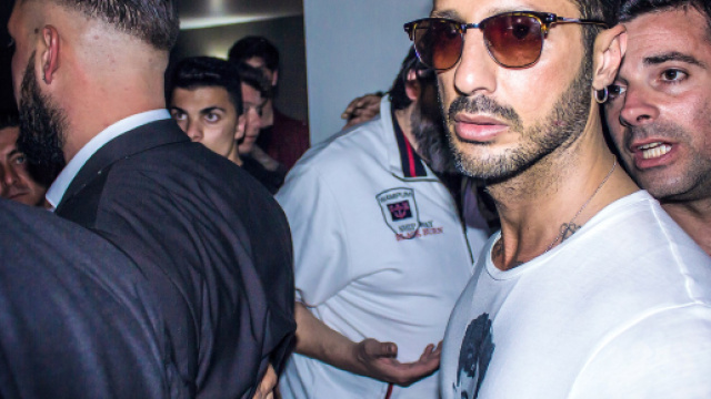 Gossip, Fabrizio Corona perde un dente in diretta tv a Verissimo.