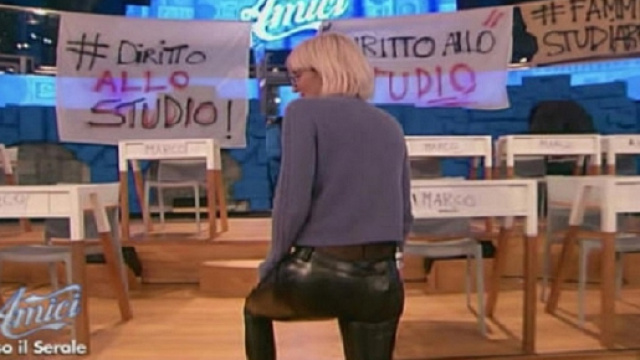 La protesta degli allievi di Amici sostenuta da Veronica Peparini