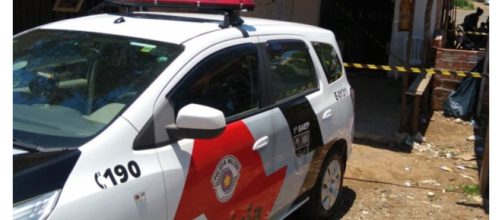 Depois de descoberto o corpo, a per&iacute;cia foi acionada (foto: Reprodu&ccedil;&atilde;o/ jornal Metr&oacute;poles)