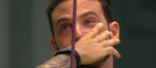 Gustavo chora no BBB19 (Foto - Reprodu&ccedil;&atilde;o/Globo)