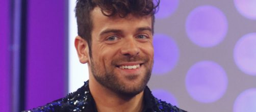 Ricky Merino regresa una placa de buz&oacute;n que perteneci&oacute; a Chenoa hace 15 a&ntilde;os