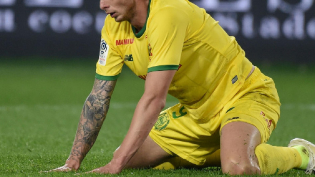 Francia, aereo scomparso dai radar: a bordo anche il calciatore ... - fanpage.it