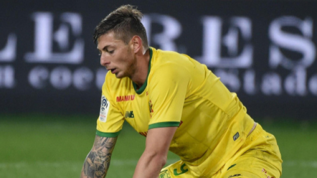 Francia, aereo scomparso dai radar: a bordo anche il calciatore ... - newsgo.it