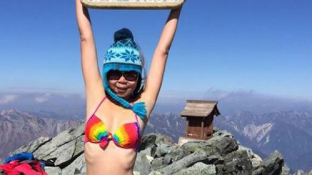 Taiwan, deceduta Gigi Wu: &egrave; morta congelata dopo essere caduta in una gola la scalatrice in bikini