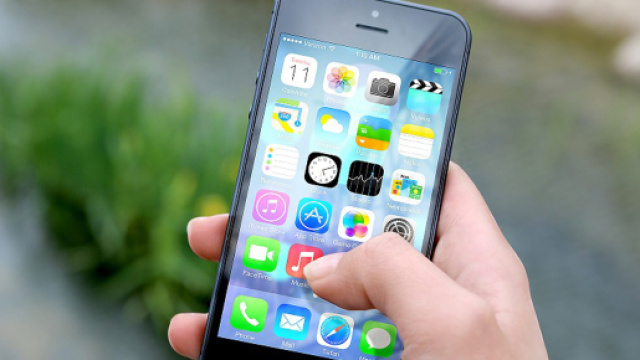 Cellulare a scuola per uso didattico: Bussetti apre all'ipotesi.