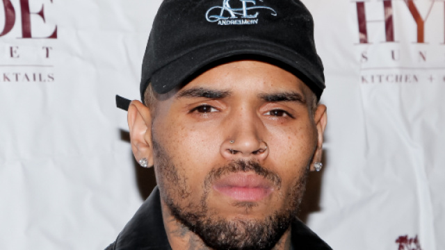 Chris Brown accusato di stupro a Parigi