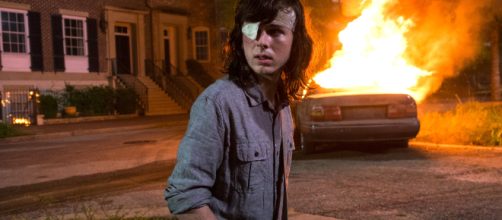 Carlg Grimes durante o ataque do Negan, em Alexandria | EW.com - ew.com