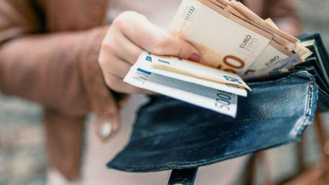 Addio alle banconote da 500 euro, in arrivo nuove banconote da 100 e 200 euro.