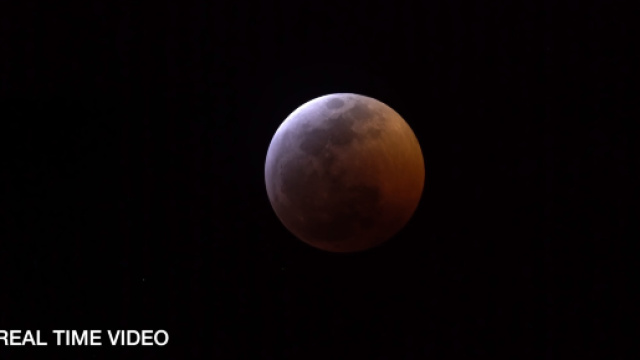 Ripreso impatto di un meteorite contro la Luna.