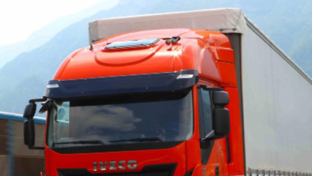 Cina, un camionista ha preso fuoco per via delle sue scarpe