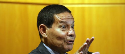 Hamilton Mour&atilde;o &eacute; o vice que recusa o r&oacute;tulo de vice decorativo e desagrada alguns apoiadores do governo Bolsonaro (exame.abril.com.br)