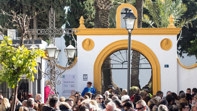 Julen, la Spagna si ferma: oggi i funerali del piccolo morto nel pozzo (foto Ansa)