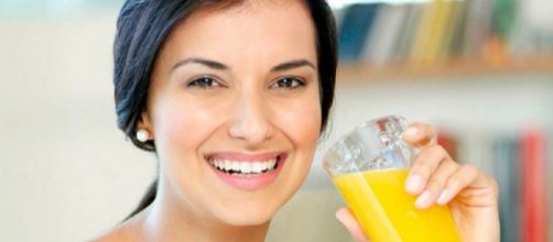 Um copo de suco de laranja natural possui cerca de 300 calorias (Imagem: Reprodu&ccedil;&atilde;o/Beleza e Moda)