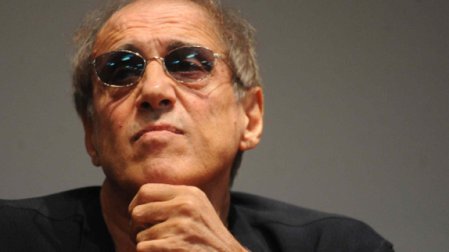 Nino Frassica prende in giro Adriano Celentano.