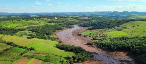 Mar de lama arrastou refeit&oacute;rio da empresa e pousada (Cr&eacute;dito: Cavex/Divulga&ccedil;&atilde;o).