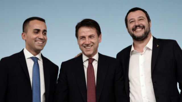 Il M5S si schiera con Salvini sul caso Diciotti