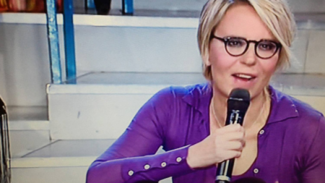 Maria De Filippi interrompe Armando e Noel, rissa troppo accesa