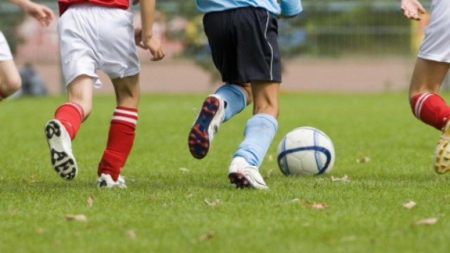 Spagna, giovane calciatore salva la vita a un avversario