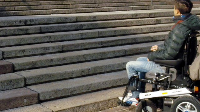 ALLA SCUOLA SCIASCIA GUASTO IL MONTASCALE, BIMBO DISABILE A CASA ... - romasociale.com