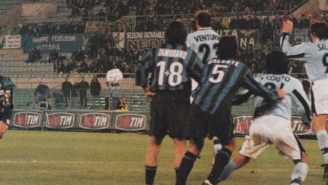 Il gol di Yuri Djorkaeff all'Olimpico nella doppia sfida di Coppa Italia tra Inter e Lazio della stagione 1998/99