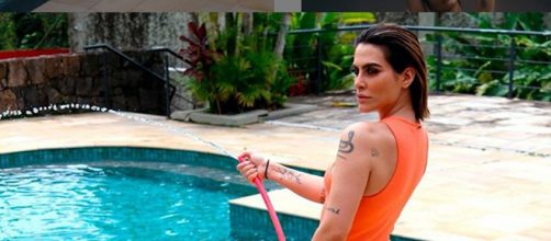 Cleo apostou num vestido neon peach (Reprodu&ccedil;&atilde;o: Instagram)