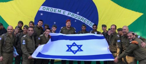 Militares israelenses recebem homenagem do Corpo de Bombeiros (David Atar/Embaixada de Israel)