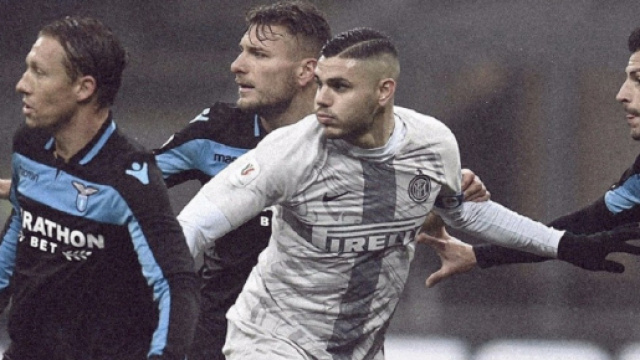 Mauro Icardi ingabbiato dalla difesa laziale: brutta prestazione per il bomber argentino