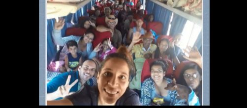 Acidente com carreata e micro-&ocirc;nibus deixa 6 mortos - Foto: Reprodu&ccedil;&atilde;o/TV Bahia