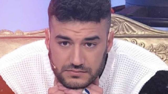 Anticipazioni Uomini e donne: Lorenzo finge di fare la scelta e scatena la furia di Claudia e Giulia