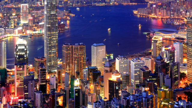 Hong Kong, video a luci rosse proiettato per errore in un ipermercato Ikea: forse l'attacco di un hacker