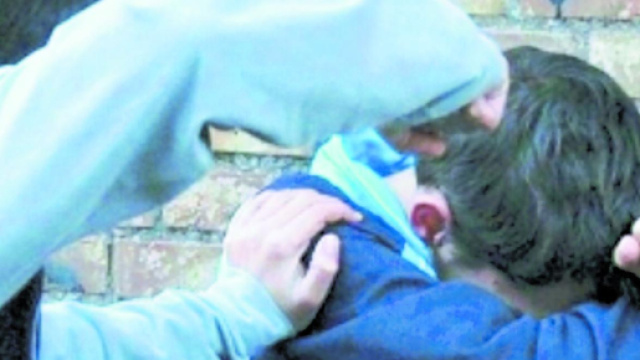 Terni, ragazzo aggredito con un compasso da un compagno di scuola | ilmessaggero.it