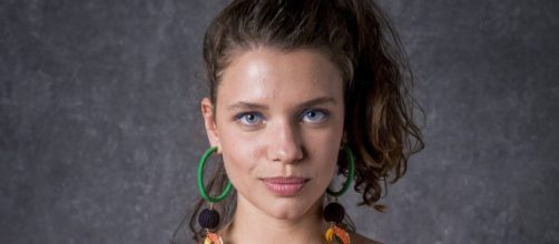 A sensual e interesseira Lourdes Maria (Bruna Linzmeyer) consegue o que deseja.(Reprodu&ccedil;&atilde;o/Observat&oacute;rio de Televis&atilde;o)