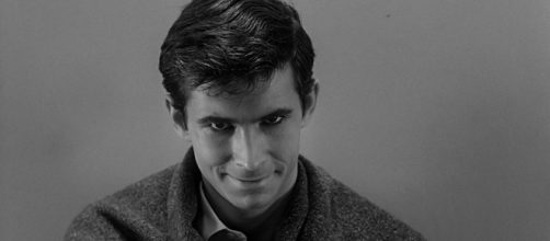 Norman Bates &eacute; o vil&atilde;o de Psicose, de Alfred Hitchcock (Fonte: tokkoro.com)