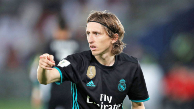 Luka Modric nervoso dopo l'ennesima sconfitta della sua squadra.