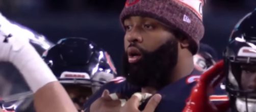 The Bears couldn't believe it when their kicker missed on the game-winning field-goal. [Image via NFL/YouTube screencap]