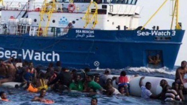 Conte vuole accogliere 15 famiglie di migranti