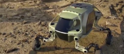 A Hyundai walking car in action. - [Bright Side Car / YouTube screencap]