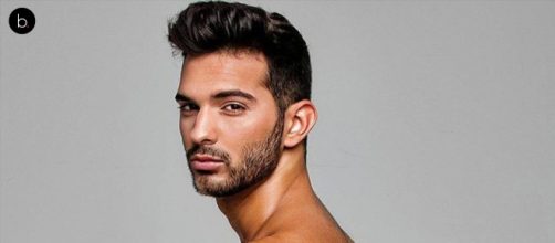 Suso posando en una sesi&oacute;n fotogr&aacute;fica - blastingnews.com