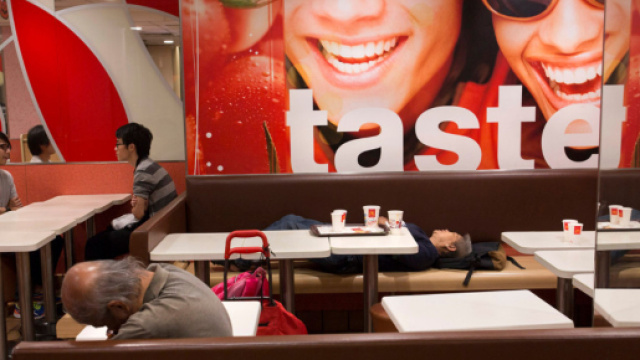 les refugi&eacute;s dans les restaurants McDonald's