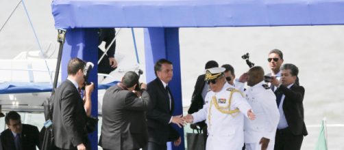 Bolsonaro comparece a solenidade de passagem do comando da Marinha. Foto: Jorge William / Ag&ecirc;ncia O Globo
