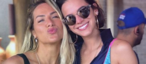 Marquezine e Ewbank protagonizaram um beijo sutil em programa da GNT. (Reprodu&ccedil;&atilde;o/Arquivo Pessoal)