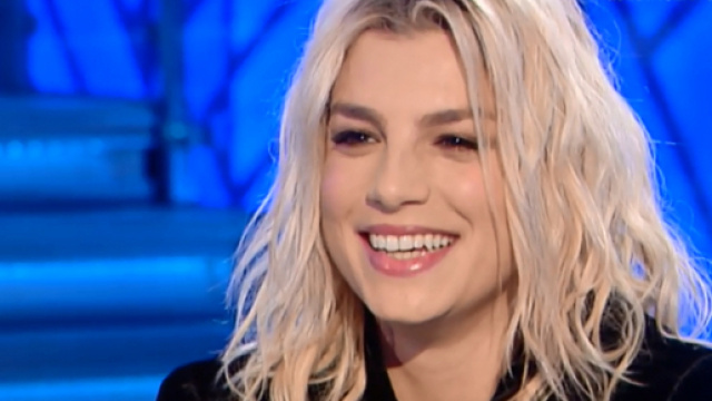 Emma Marrone scherza sul suo essere single: 'Il principe si &egrave; perso per strada'
