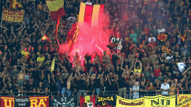 La curva dei tifosi del Lecce.