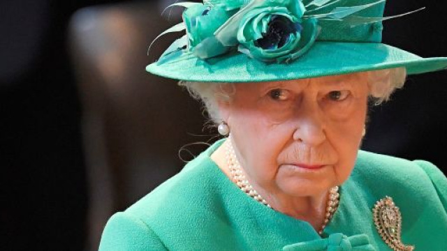 Shawn Mendes stood in silence with the Queen for 10 MINUTES ... - thesun.co.uk