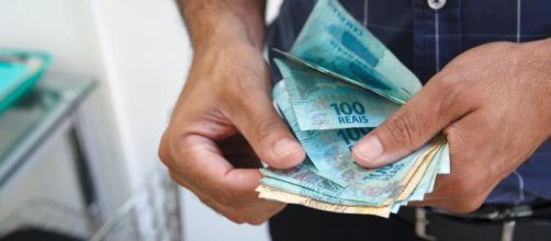 Desde o dia 9, a Caixa deposita FGTS na conta poupan&ccedil;a de seus clientes. (Arquivo Blasting News)